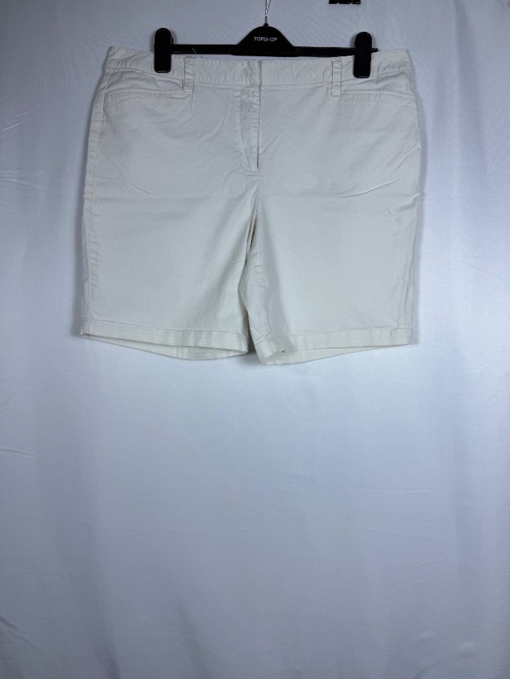 LANDS' END: Mid Rise Shorts - White